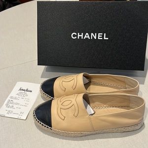 Chanel Espadrilles EU size 38. Lambskin, Beige and Black.